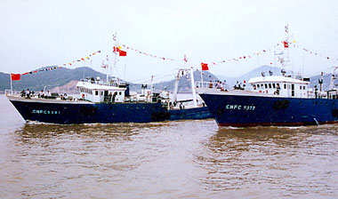 机帆渔船到大型机动渔船和渔轮;由沿岸
