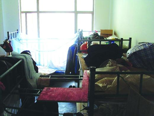 180平方米房子住40多个人 海洲华府一住宅高