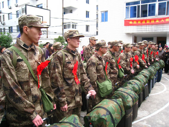 今冬首批25名新兵入疆从戎