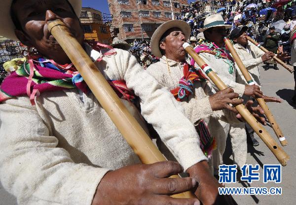 3月3日,在玻利维亚城市奥鲁罗举行的安第斯人狂欢节上,当地民众身