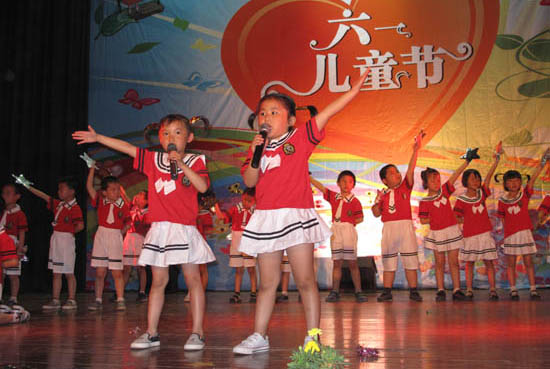 我区各校精彩活动庆“六一”