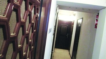 �Ͼ�һ��200ƽ��ס30����