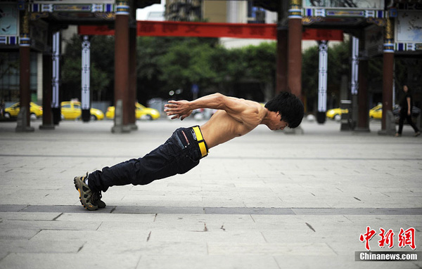 ����С����������Ĵָ��