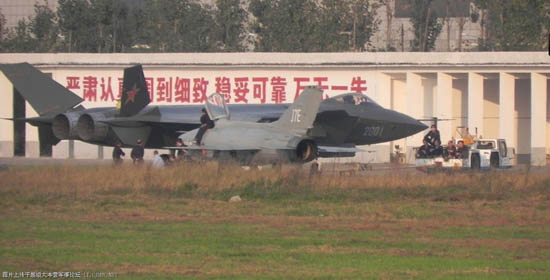 ��20ս���ٴ�¶�� ͣ��ƺ�⡰Χ�ۡ� 