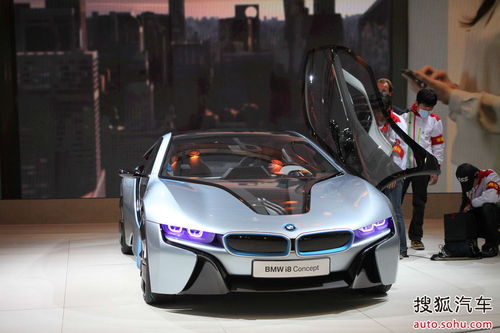 全新的宝马激光大灯将通过3个激光二极管发射