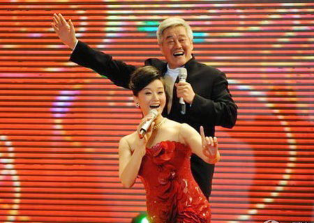 �Ա�ɽ������Ӣ���ݶ���ת