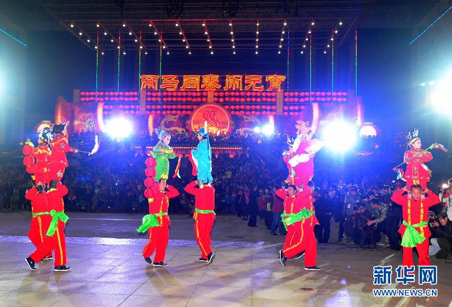 “两马”民众福州闹元宵