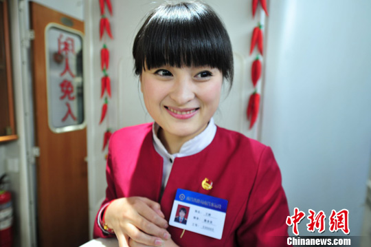 雷锋号最美餐车服务员