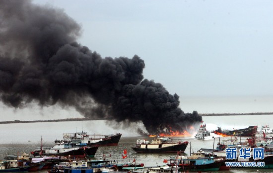 珠海香洲油船爆炸起火