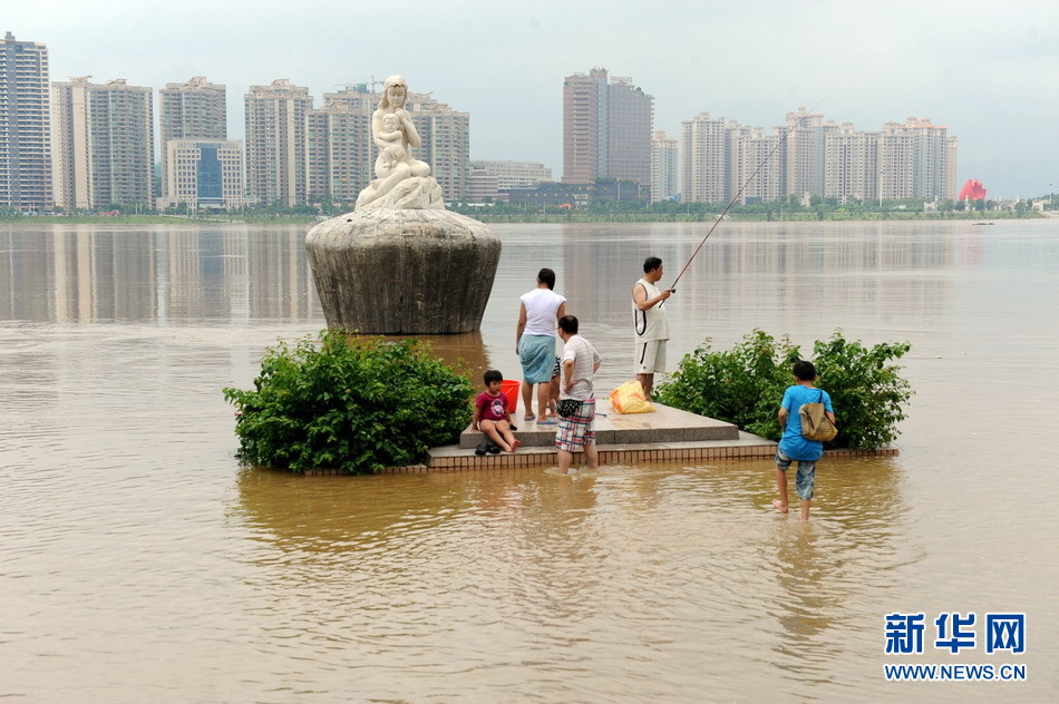 南方多地遭遇强降雨