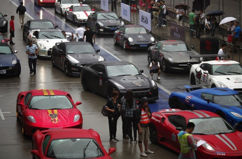 顶级跑车云集赛道