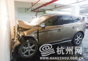 领驾照当天开车撞墙身亡