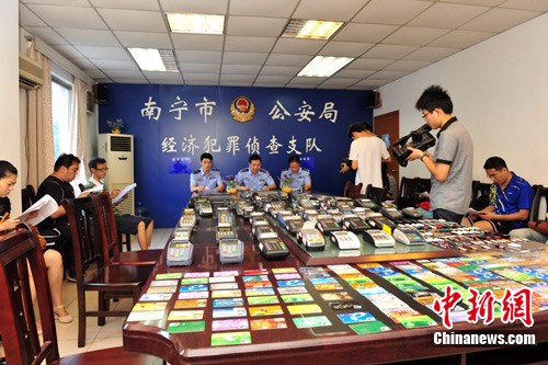 南宁警方重击POS机