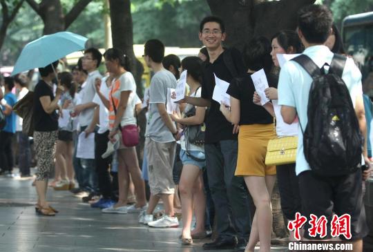 重庆大学生办“家教”