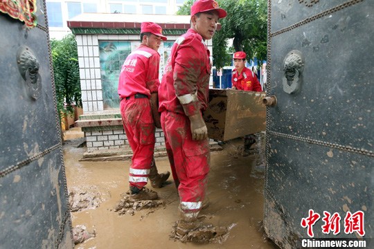 北京房山北车营村救灾