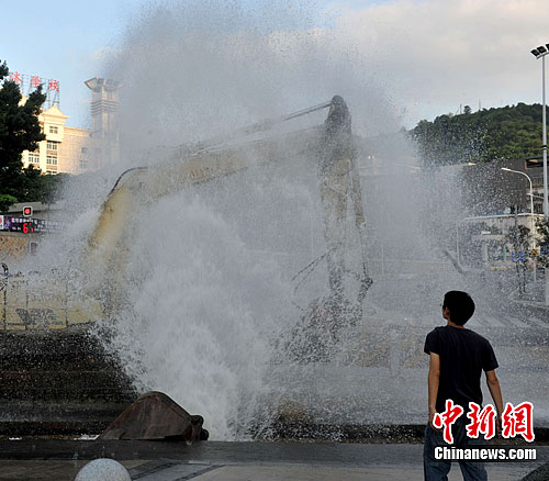福州市区水管爆裂