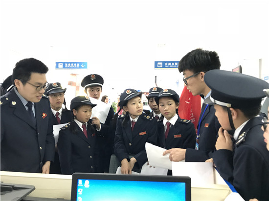 普陀地税开展半日小税官活动