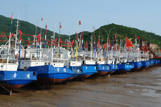 六横拖虾船整装迎开捕